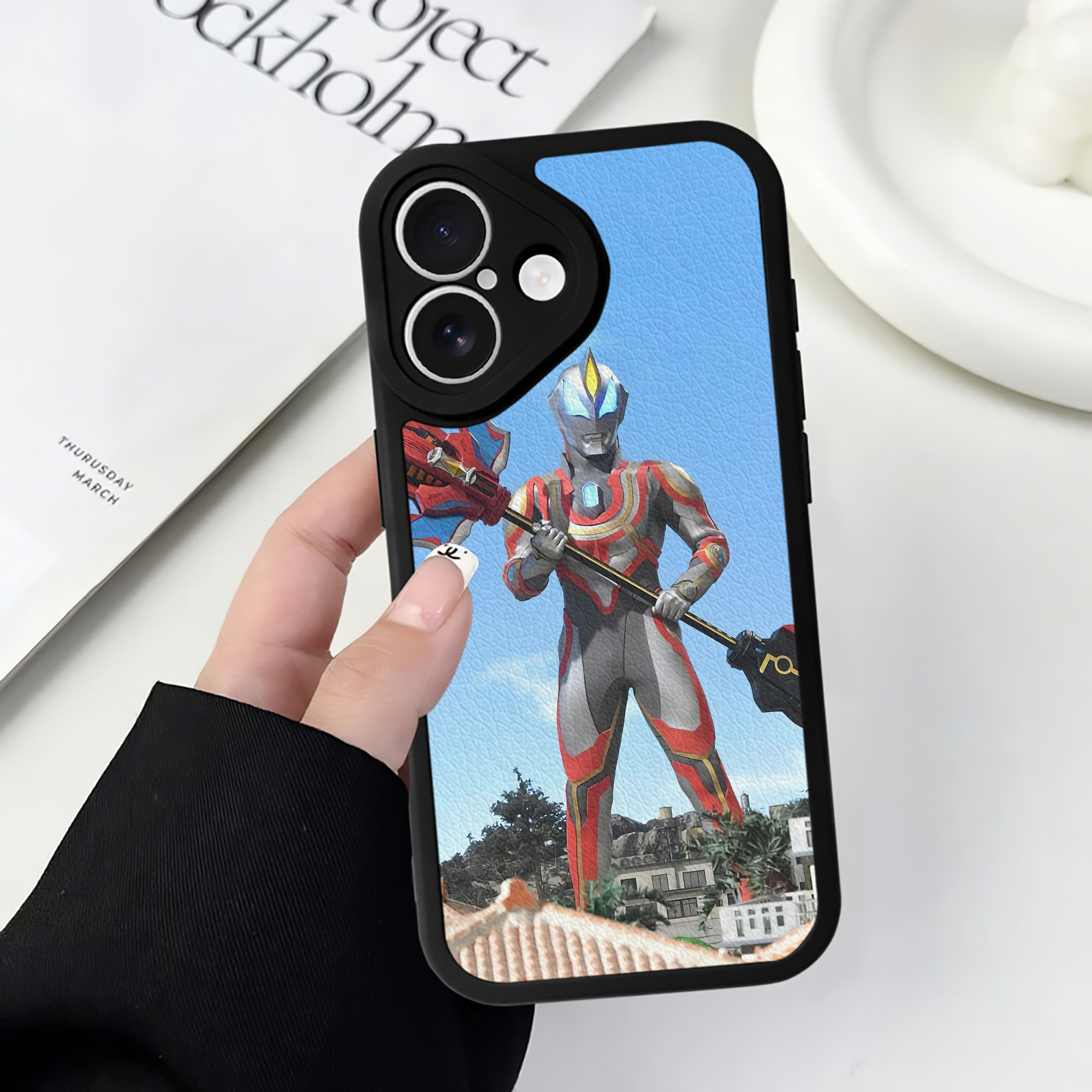 （画像用） ウルトラマン Ultraman 【iPhone 16シリーズ対応】シリコンスマホケース（レザー調） 材質：シリコン